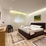 B&B Apartments 티라나